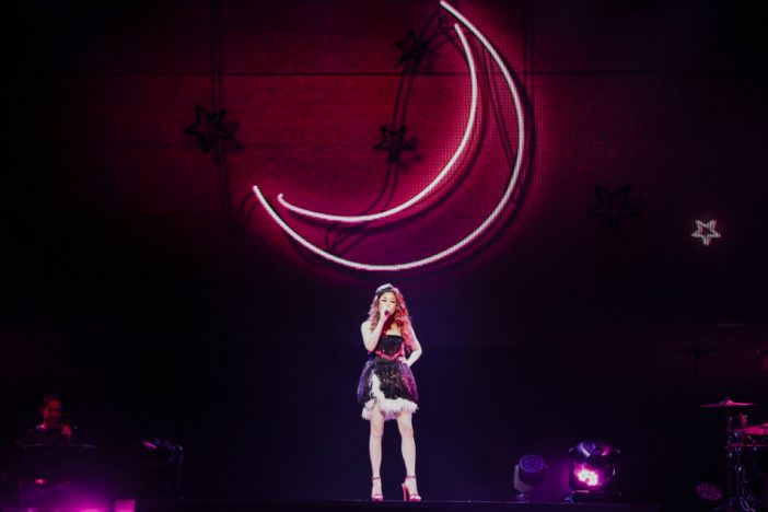 JUJU、さまざまな“アイ”の歌で最新作『I』の世界を再現 ドラマチックなホールツアーをレポート