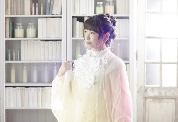 やなぎなぎが明かす、“ストーリー仕立て”で表現した『色づく世界の明日から』ED曲ができるまで