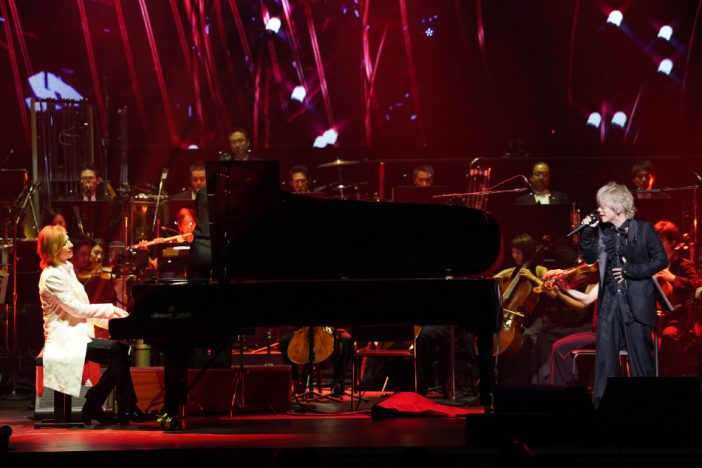 YOSHIKIの持つ“二つの色”が混ざり合い“紫”に染まった夜ーーHYDEも登場したクラシック公演2日目