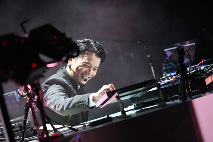 KREVAが示した、音楽本来の快楽と知的興奮 『完全1人ツアー2018』東京公演レポート