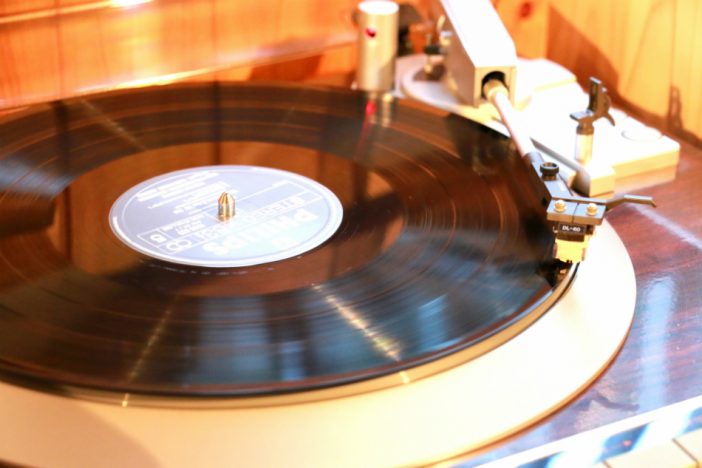 宇多田ヒカル、秦 基博、Perfumeらリリースへ アナログレコード需要増加の背景にある意外なもの