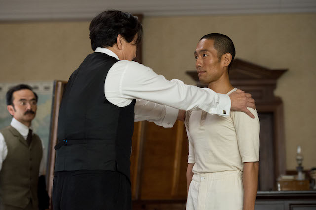 役所広司は怒り、古舘寛治は困る 『いだてん』のユニークさを担う対照的な演技