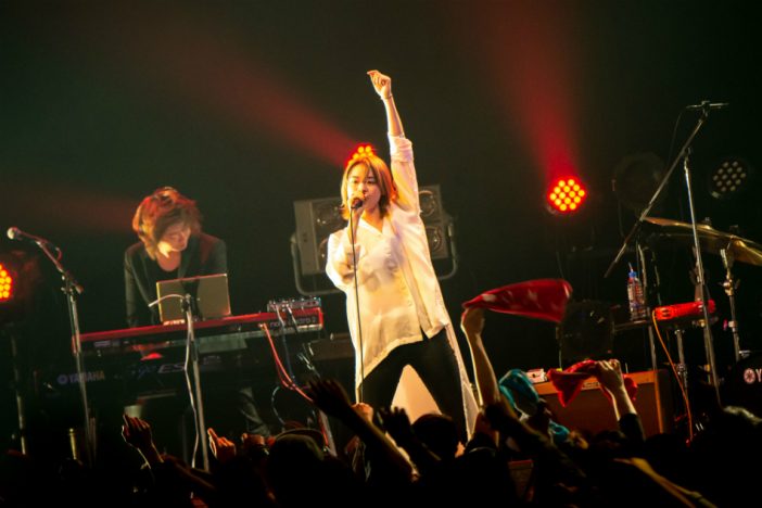 片平里菜、等身大の姿で届けた5年間の名曲の数々 未来への希望に溢れた東京ワンマンライブ