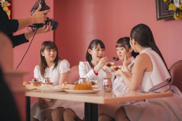 TEAM SHACHI、新曲「グラブジャムン」MV制作現場に潜入 しゃちほこ時代から変わらぬ絆を見た