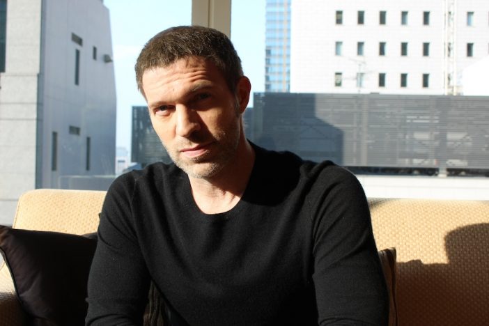 『バンブルビー』トラヴィス・ナイト監督が語る、アニメーターとしての経験が実写映画に活きたこと