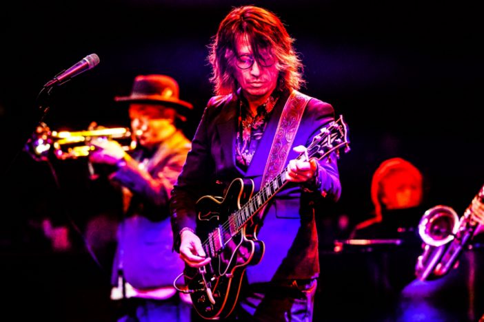 GLAYの歩みとともにTAKUROのギタリストとしての“地図なき旅”は続く 初のビルボード公演を見て