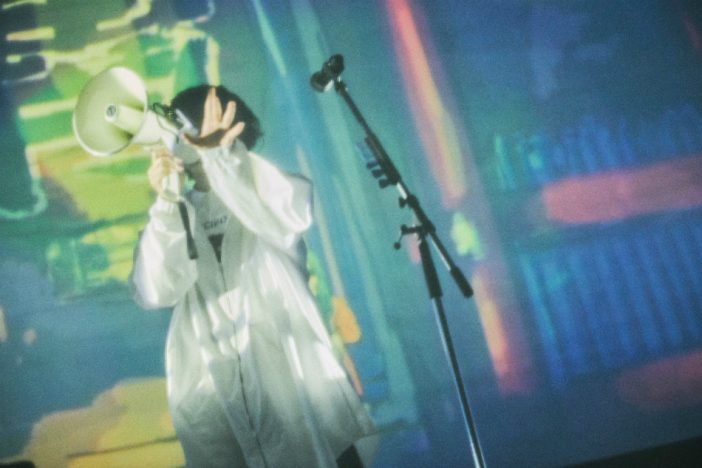 Eveによる新たなライブ体験　音楽、映像、パフォーマンスが溶け込んだ『おとぎ』ツアー