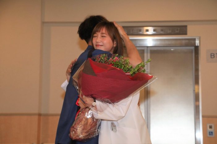 窪田正孝&本田翼、『ラジエーションハウス』クランクアップ 「最高のチームでした!」