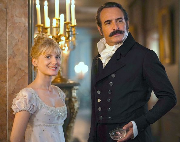 ジャン・デュジャルダンとメラニー・ロランが共演 『英雄は嘘がお好き』予告編&場面写真公開