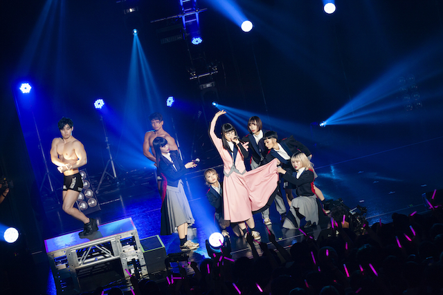 BiSH『CARROTS and STiCKS』で追求したポップとロックの二面性 新境地見たツアー最終公演の画像1-2