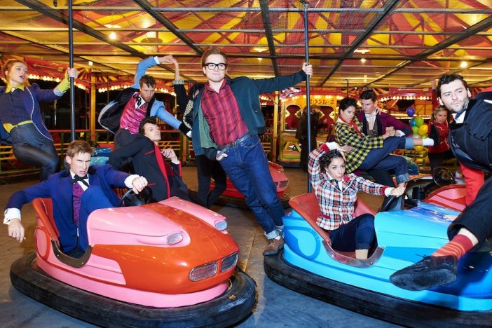 タロン・エジャトン、ワンカットで歌って踊る 『ロケットマン』ミュージカルシーン本編映像公開