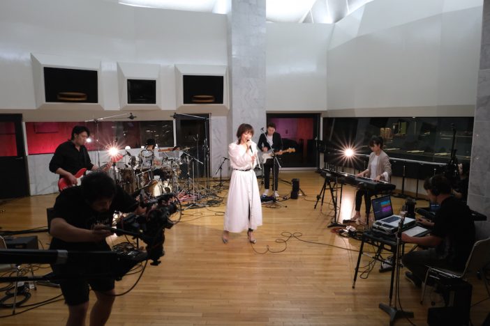 Ms.OOJAのスタジオライブの裏側に潜入 本人コメントと共に熱量溢れるパフォーマンスを徹底レポ