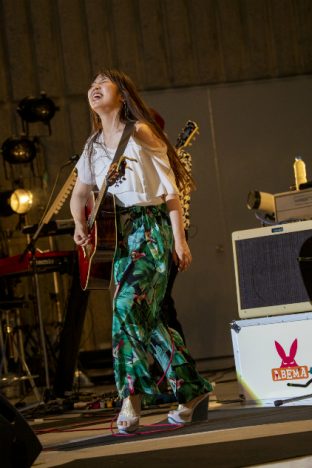 阿部真央が“唄”に乗せて届ける明日への活力 8年ぶり日比谷野音ワンマンレポ