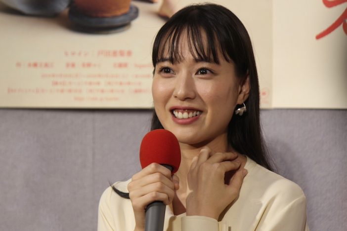 『スカーレット』戸田恵梨香、“15歳”として全力の「わーい!」 撮影後には息切れ?