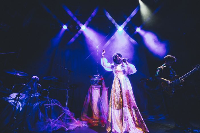 DracoVirgo、相反するテーマを融合した独自の世界観 笑顔という名の虹を架けたワンマン公演