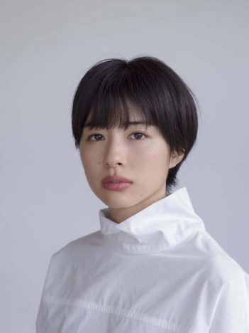 佐久間由衣、降板の高橋ひかるに代わり『ニッポンノワール』出演 「嘘なく大切に演じ切りたい」