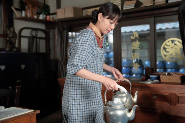 『スカーレット』再びの信楽編開幕! 丸熊陶業での喜美子の次なる道とは?