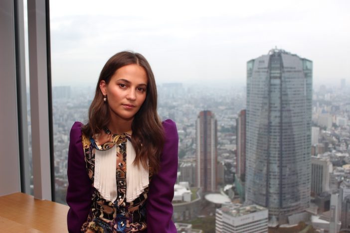 『アースクエイクバード』では日本語に挑戦 アリシア・ヴィキャンデルに聞く、チャレンジ精神の源にあるもの