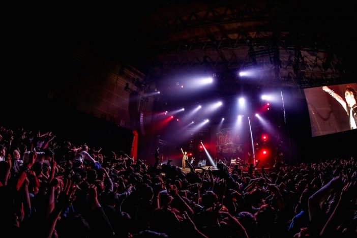 『REDLINE』が映した現在のバンドシーンの最前線ーーライブハウスと地続きの10周年記念イベントを見て