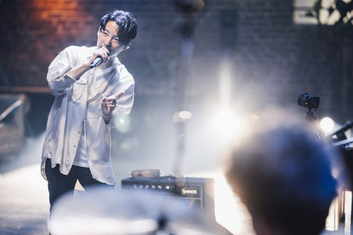 星野源、アットホームな空間作りと貴重な選曲で届けた『YELLOW PASS Live Streaming “宴会”』
