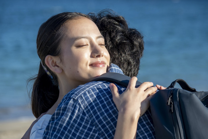 『おかえりモネ』最終回で描かれた希望と願い 清原果耶×坂口健太郎の抱擁は未来の象徴に