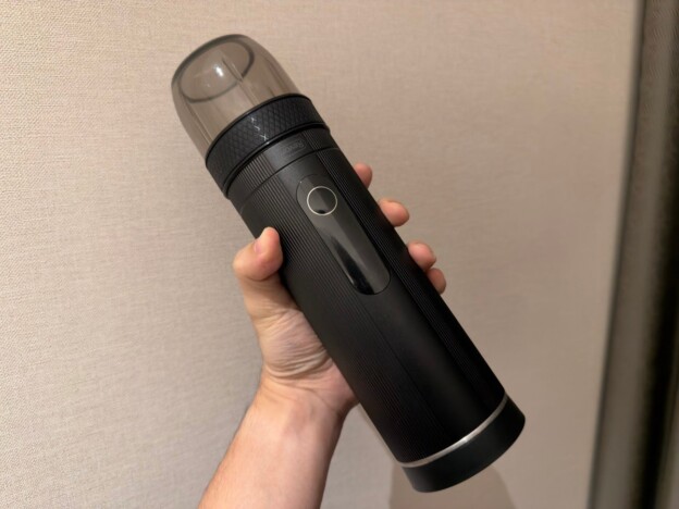 キッチンのスペース争奪戦も華麗にスルー? 縦長のコーヒーメーカー「Revonia」が提案する自由な一杯