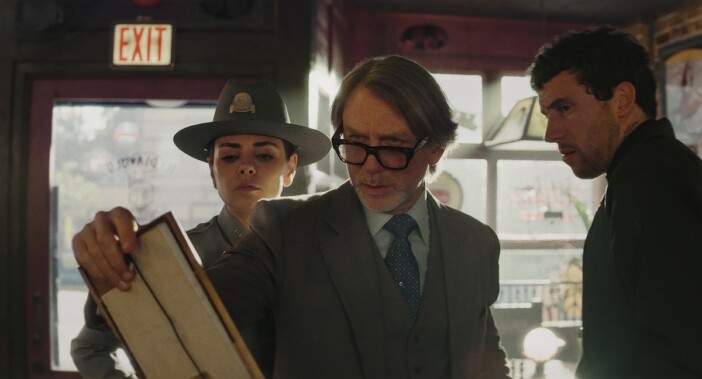 ライアン・ジョンソンが生み出した“反逆的探偵映画” 『ナイブズ・アウト』シリーズのテーマ