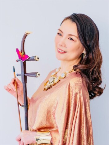 ウェイウェイ・ウー×平原綾香、初のコラボ楽曲「祈りにみちて」初披露ライブ映像公開