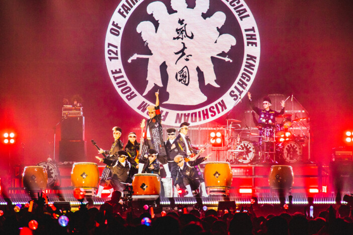 氣志團だからこそ実現できる豪華祭典 ASKA、ももクロ、トニセン、聖飢魔Ⅱらが勢揃いの『氣志團万博2025』DAY1レポ