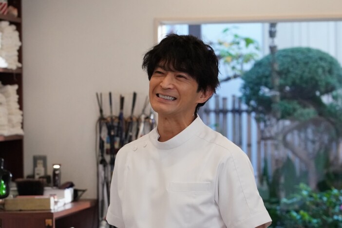 津田健次郎の勢いが2026年も止まらない! 『ラムネモンキー』は“等身大のツダケン”に期待