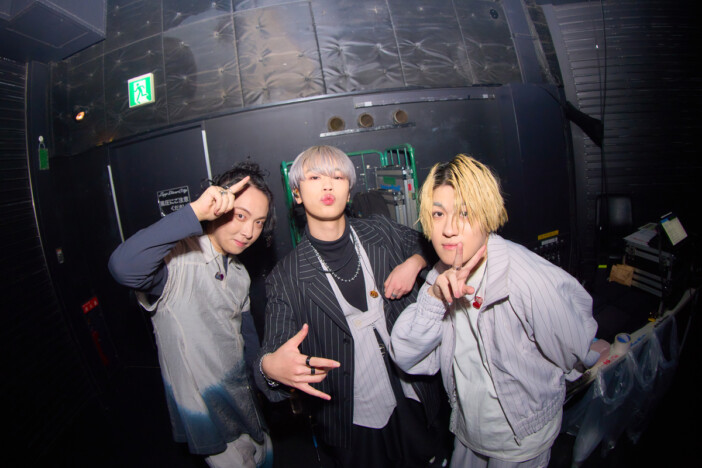 SARUKANIが誘う“人力”の狂気にまみれた「SARUVEGAS」の世界 ゲスト続々、新体制初ワンマンに滲んだ三者三様の決意