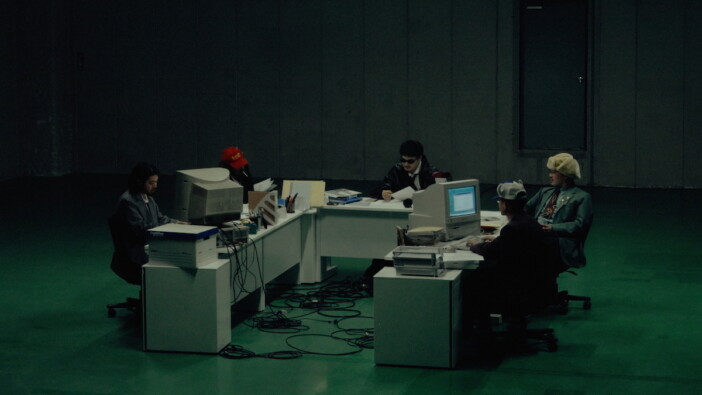 S.A.R. 新曲「Tell me (feat. Skaai)」MV公開 メンバーとSkaaiがデスクワークに没頭