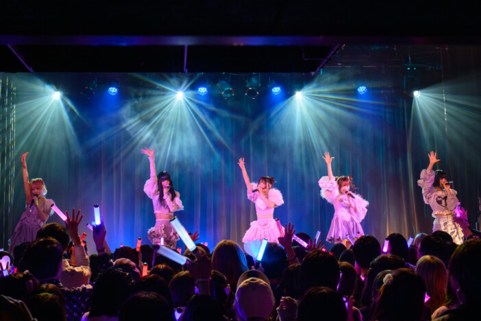 ZOCX、現代社会と呼応しながら更新する“アイドル”の姿 ワンマン『いいライブ見たいか?来い』を観て