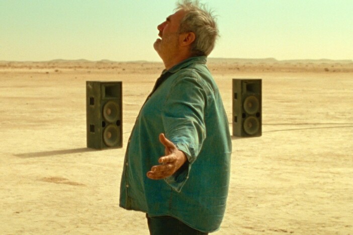 『シラート』砂漠で絶叫する父などを捉えた場面写真公開 オリベル・ラシェ監督の声明も