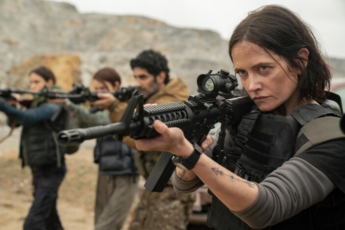 マーティン・キャンベルも絶賛 『ダーティ・エンジェルズ』エヴァ・グリーンの肉弾戦新映像