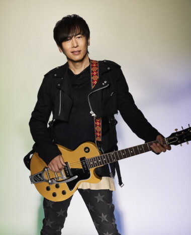 寺岡呼人、60歳へのカウントダウンとなる全国弾き語りツアー開催 “歌とギター”に原点回帰