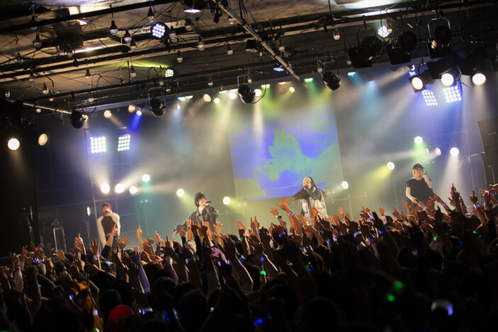 ExWHYZ、ノンストップな熱気と今届けたい誠実な想い 念願のLIQUIDROOMに刻んだ“未来へのステップ”