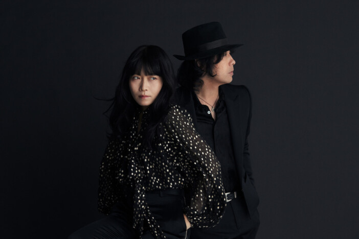 LOVE PSYCHEDELICOはなぜ今、初期衝動を鳴らし直したのか 『NAKED SONGS』で提示した“本当の完成形”