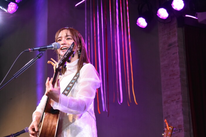 Leola、一人ひとりに伝える「歌い続けたい」という想い 10周年の感謝の気持ちを込めたアニバーサリーライブ