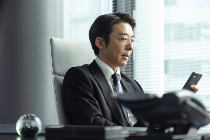 高橋一生は演じ続けることで進化し続けている “これまで”を堪能できる『リボーン』の魅力