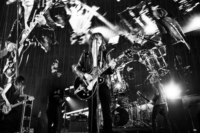a flood of circle、“谷底のロックンロール”に宿った希望 転がり続けて20年――辿り着いた約束の地=武道館レポ