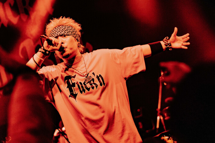 JUBEE「グレーゾーンをもっと作っていきたい」 錚々たる初バンドセットライブで熱く体現した“RAP ROCKERS”の精神