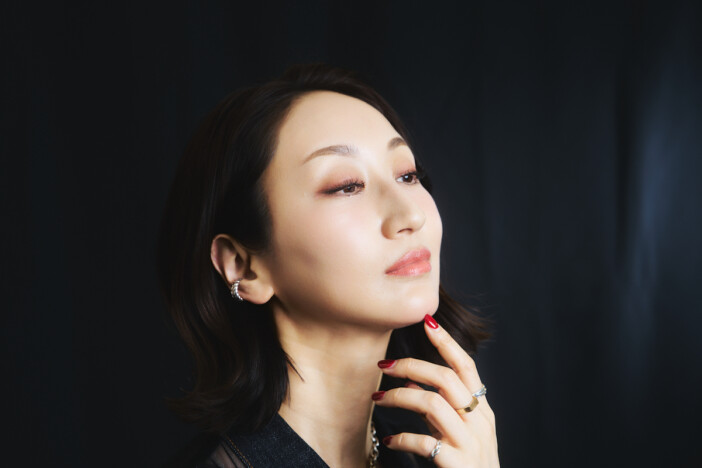 Ms.OOJA、美しい日本語を際立たせる歌い手としての技量 『Ms.ENKA』のボーカル表現を徹底解説