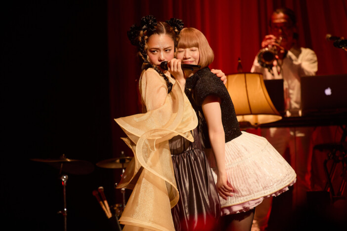 Chara+YUKIが見せてくれた“夢の続き” 6年越しに実現したステージでの初共演、奇跡のライブをレポート