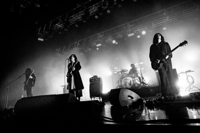 The Novembersが鳴らす21年目の美学 熱狂とカタルシスの90分を駆け抜けた『合奏する、エンジン』ツアー