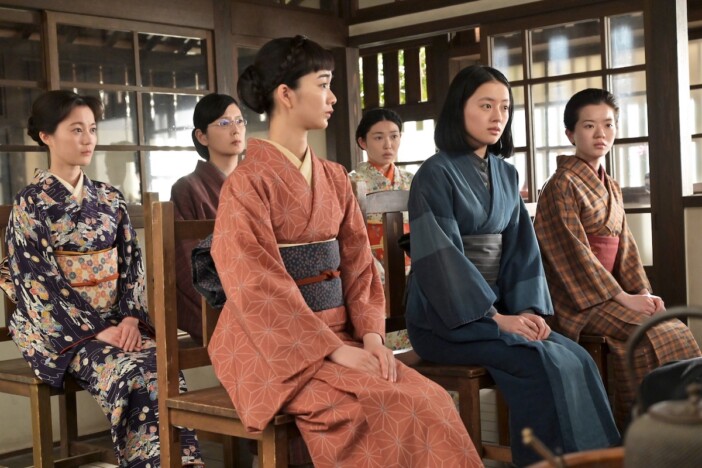 『風、薫る』“女学校編”が視聴者の心を掴んだ理由 『虎に翼』にも通じる女性たちの連帯