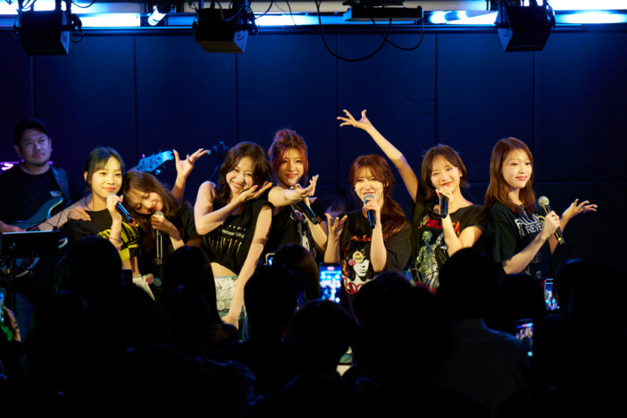 Ettone、『Under The Rug ON LIVE VOL.1』開催 7co、Salaをゲストに迎えた特別なステージ