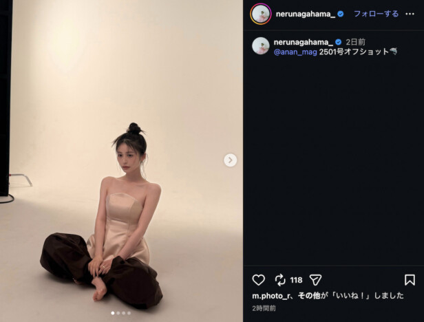 長濱ねる、美しいデコルテ&背中がざっくり開いた黒のドレス姿 “魅せるカラダ“特集のオフショ披露