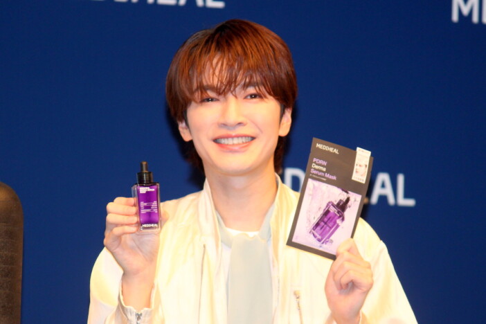 Snow Man 深澤辰哉、メンカラ“紫”への愛着&横顔や手へのこだわりを語る 「MEDIHEAL」アンバサダー就任レポ