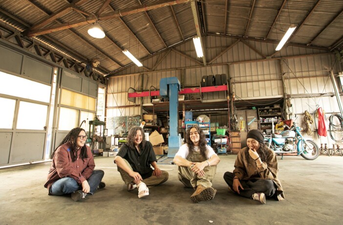 G-FREAK FACTORY、結成30周年を前に解き放つ“パンクの核心” 初のアコースティック盤『灯-TOMOSHIBI』クロスレビュー